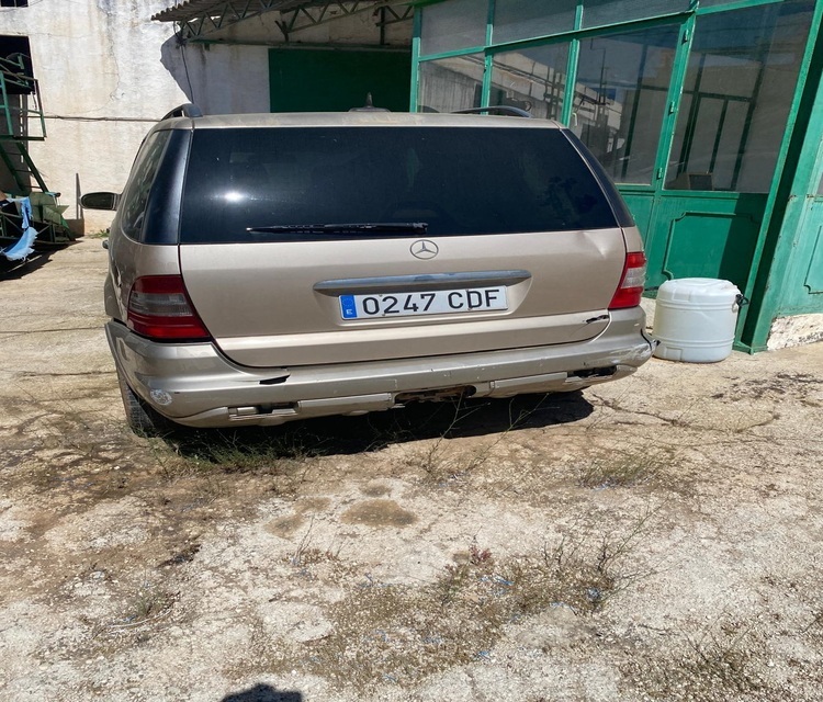 VEHÍCULO MERCEDES 270
