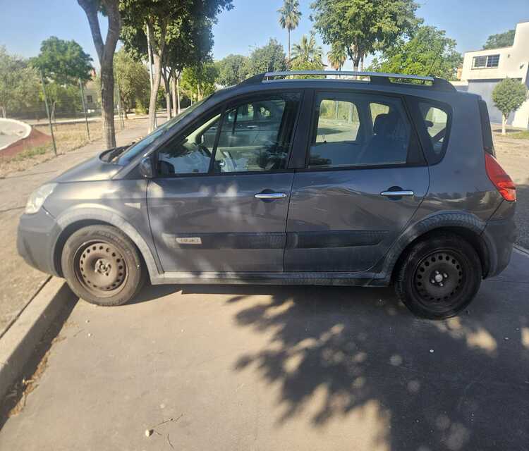 VEHÍCULO RENAULT SCENIC